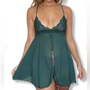 VGT VICTORIA’S SECRET Forest Green Lace Trim Chemise, size M